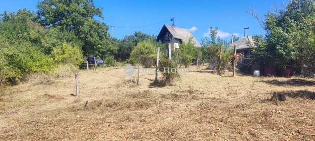 Eladó telek, Pécsett, Mélyút dűlőn 3.99 M Ft