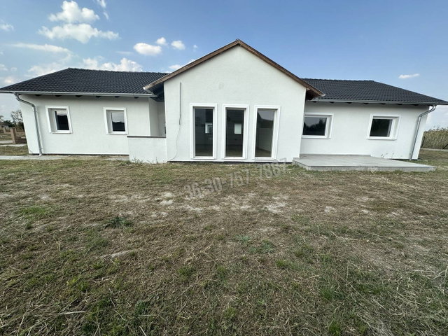 Eladó családi ház, Ráckevén 84.9 M Ft, 4 szobás