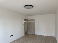 Eladó panellakás, Pécsett 49.99 M Ft, 2 szobás