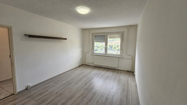 Eladó téglalakás, Komlón, Kossuth Lajos utcában 24.9 M Ft