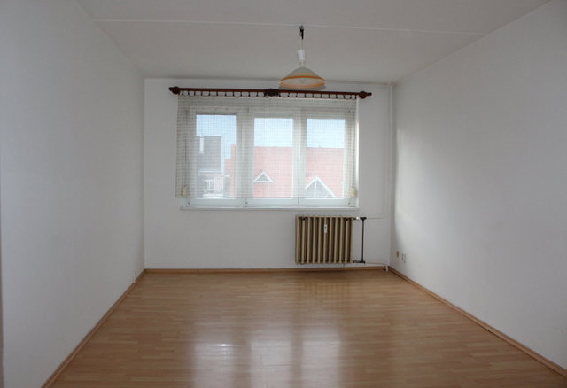 Eladó panellakás, Szombathelyen, Szent Márton utcában 35 M Ft