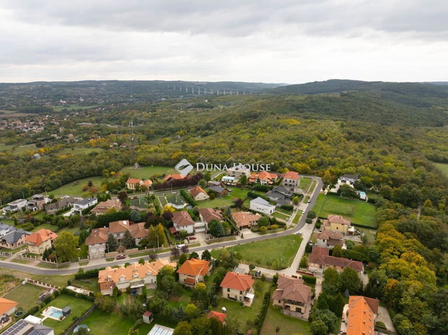 Eladó családi ház, Balatonföldváron 350 M Ft, 7 szobás