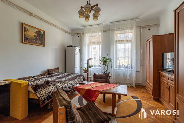 Eladó téglalakás, Szegeden 14 M Ft, 4 szobás
