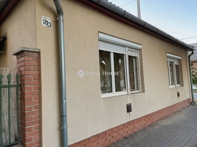 Eladó családi ház, Baján 82 M Ft, 4 szobás