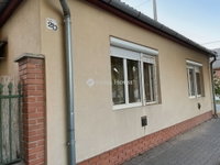 Eladó családi ház, Baján 82 M Ft, 4 szobás