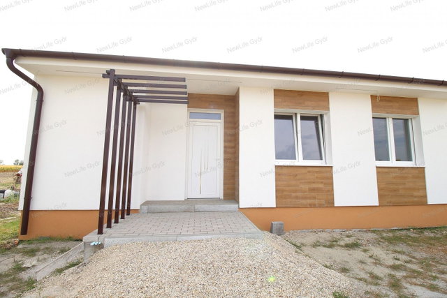 Eladó ikerház, Dunaszegen 79 M Ft, 3 szobás