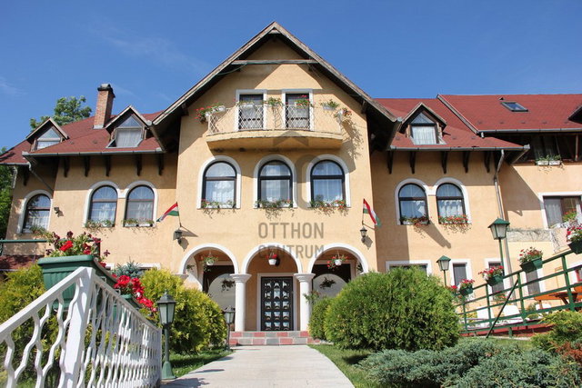 Eladó hotel, Domonyban 359 M Ft / költözzbe.hu