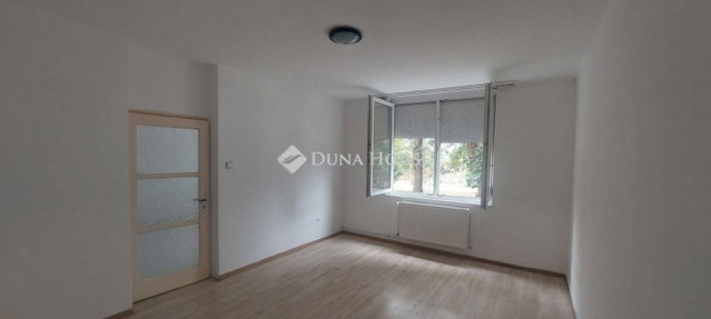 Eladó téglalakás, Tatabányán 31.9 M Ft, 2 szobás