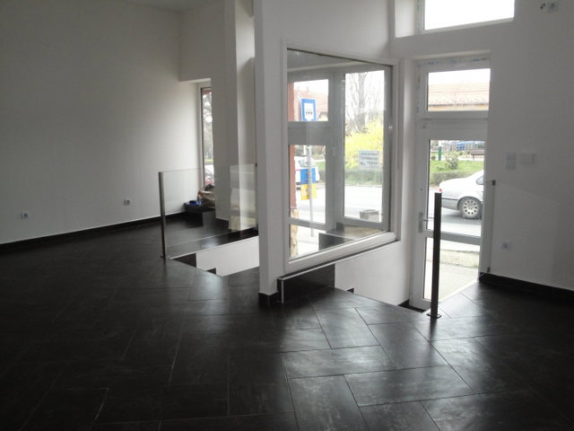 Kiadó üzlethelyiség, Budakeszin, Fő utcában 300 E Ft / hó