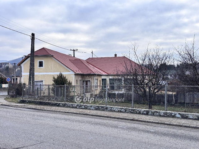 Eladó családi ház, Bélapátfalván 34.2 M Ft, 8 szobás