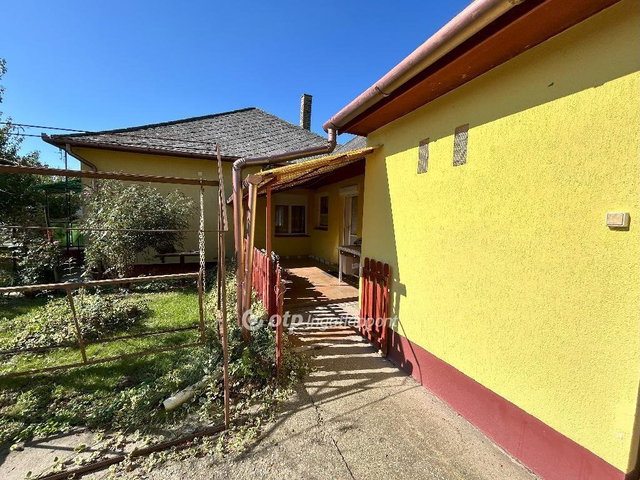 Eladó családi ház, Nagyszokolyon 25 M Ft, 3 szobás