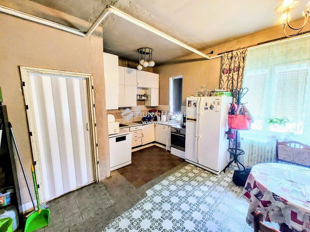 Eladó mezogazdasagi ingatlan, Szatymazon 70.1 M Ft, 4 szobás