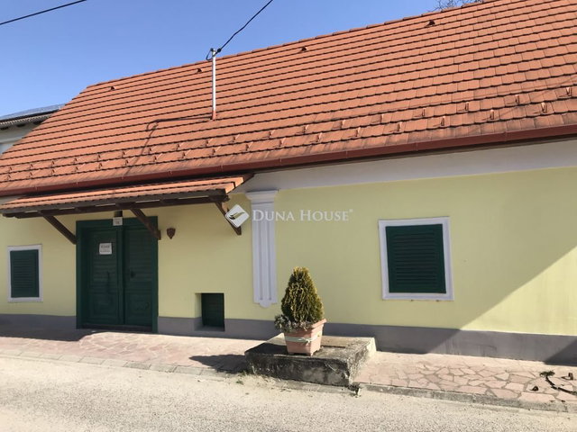 Eladó családi ház, Móron 15.9 M Ft, 1 szobás