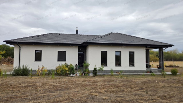 Eladó családi ház, Kecskeméten 109 M Ft, 4+1 szobás