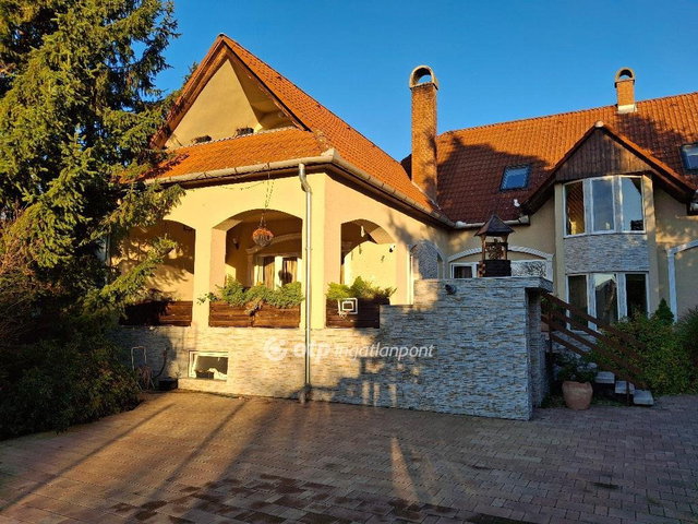 Eladó családi ház, Balassagyarmaton 129 M Ft, 7 szobás