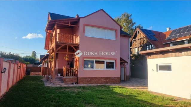 Eladó családi ház, Villányban 99.5 M Ft, 6 szobás