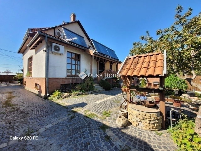 Eladó családi ház, Vecsésen 149.9 M Ft, 5 szobás