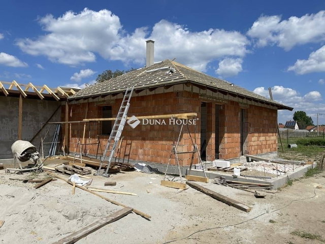 Eladó ikerház, Inárcson 89 M Ft, 4 szobás / költözzbe.hu