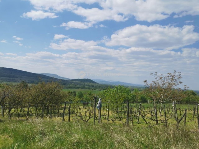 Eladó nyaraló, Esztergomban 28.6 M Ft, 2 szobás