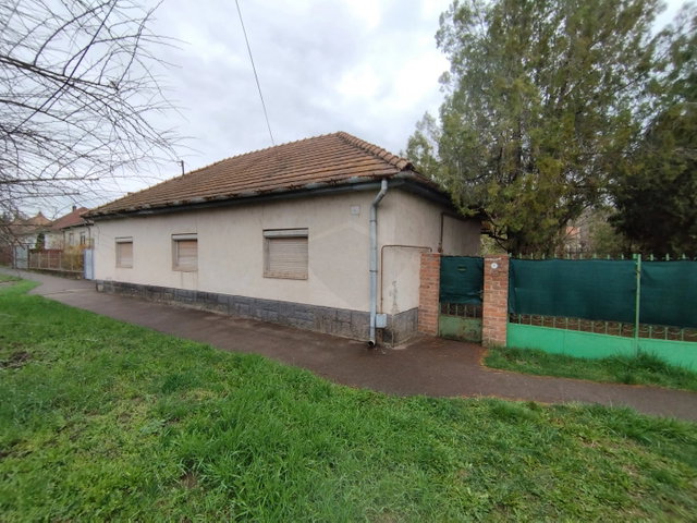 Eladó családi ház, Apcon 15.9 M Ft, 3 szobás