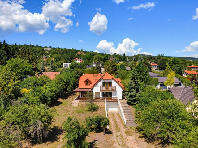 Eladó családi ház, Szentendrén 164.9 M Ft, 6 szobás