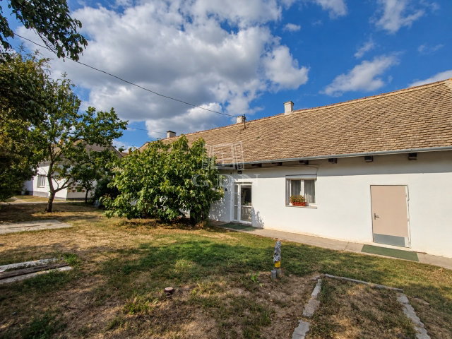 Eladó családi ház, Baján 36 M Ft, 3 szobás