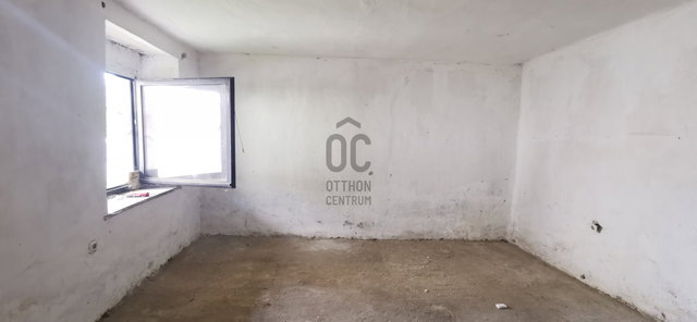 Eladó családi ház, Komáromban 15.5 M Ft, 2 szobás