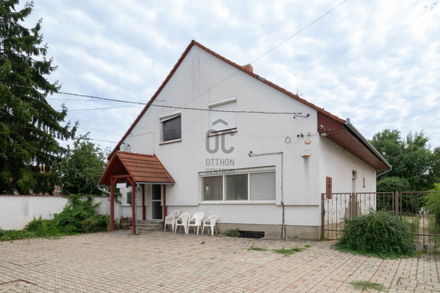 Eladó családi ház, Pécsett 110 M Ft, 6 szobás