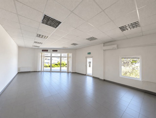 Eladó ipari ingatlan, Szegeden, Kereskedő közben 308 M Ft
