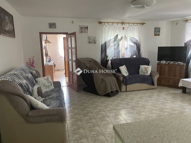 Eladó családi ház, Tápiószelén 89.9 M Ft, 4 szobás