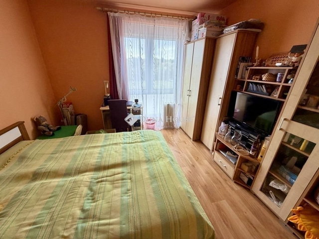Eladó panellakás, Pécsett 44.99 M Ft, 3 szobás