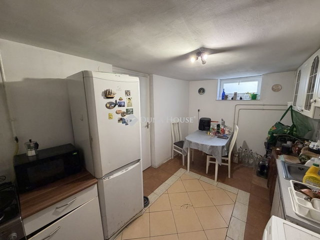 Eladó téglalakás, Pécsett 29.5 M Ft, 2 szobás