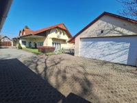 Eladó családi ház, Baján 185 M Ft, 9 szobás