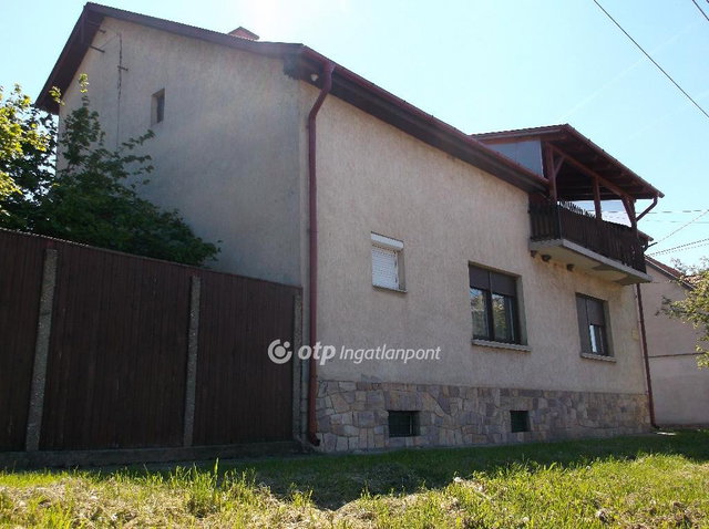 Eladó családi ház, Gyöngyösön 59.9 M Ft, 5+1 szobás