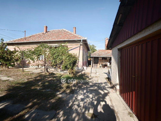 Eladó családi ház, Tiszaföldváron 19.9 M Ft, 4 szobás
