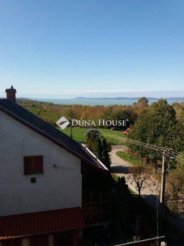 Eladó családi ház, Balatonföldváron 120 M Ft, 4 szobás