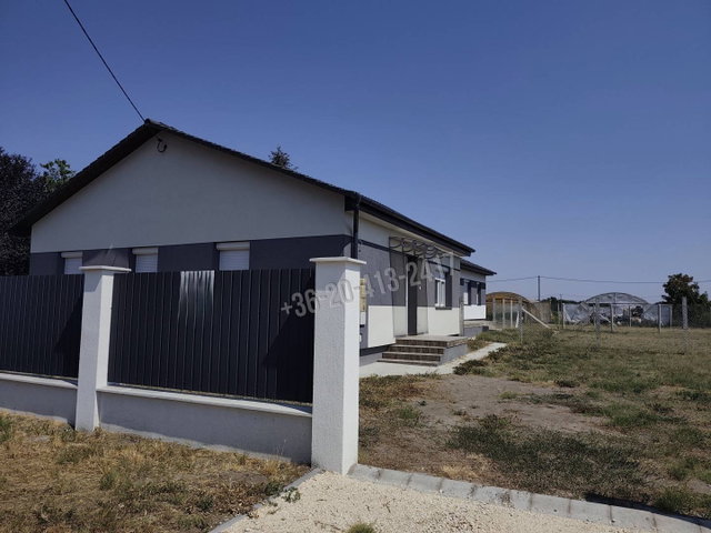 Eladó családi ház, Tiszakécskén 64.9 M Ft, 3 szobás