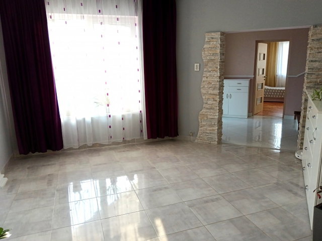 Eladó családi ház, Nyíregyházán 250 M Ft, 6 szobás