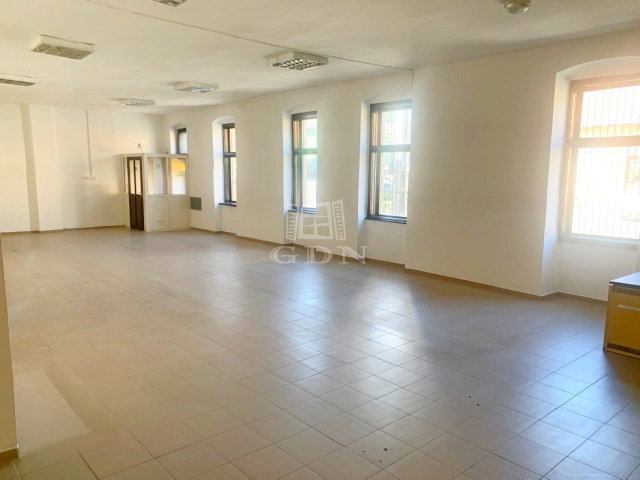Eladó üzlethelyiség, Sátoraljaújhelyen 32 M Ft