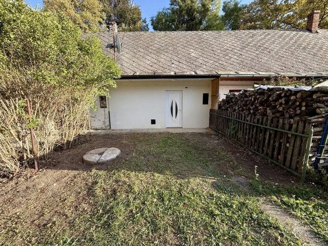 Eladó családi ház, Móron 23.9 M Ft, 1 szobás