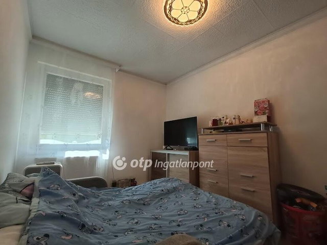 Eladó családi ház, Jászfényszarun 63 M Ft, 4 szobás