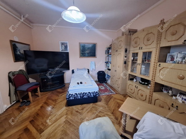 Eladó családi ház, Ajkán 32 M Ft, 3 szobás