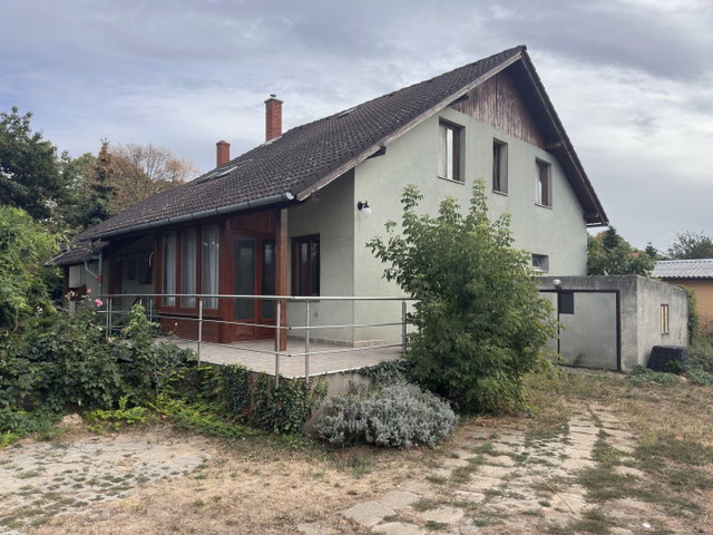 Eladó családi ház, Veszprémben, József Attila utcában 179 M Ft