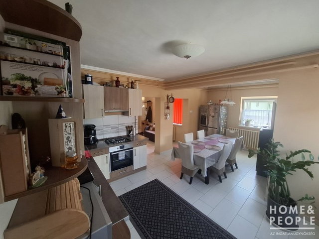 Eladó családi ház, Algyőn 129 M Ft, 6 szobás