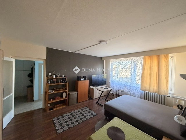 Eladó panellakás, Kecskeméten 34.99 M Ft, 1 szobás