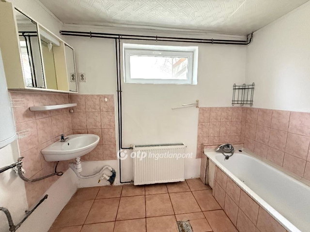 Eladó családi ház, Monorierdőn 67.9 M Ft, 2+2 szobás