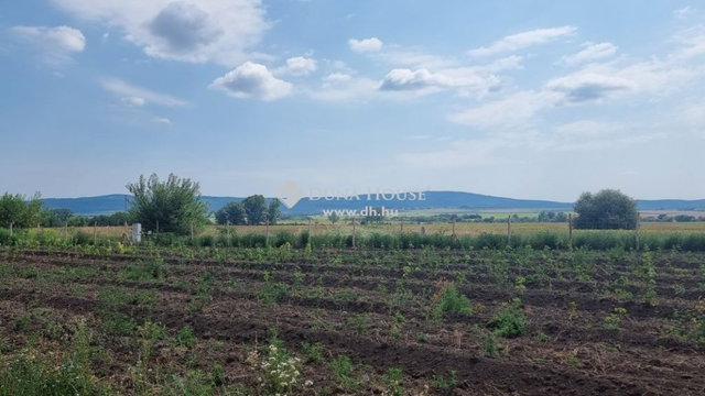 Eladó ikerház, Zsámbékon 102 M Ft, 3 szobás