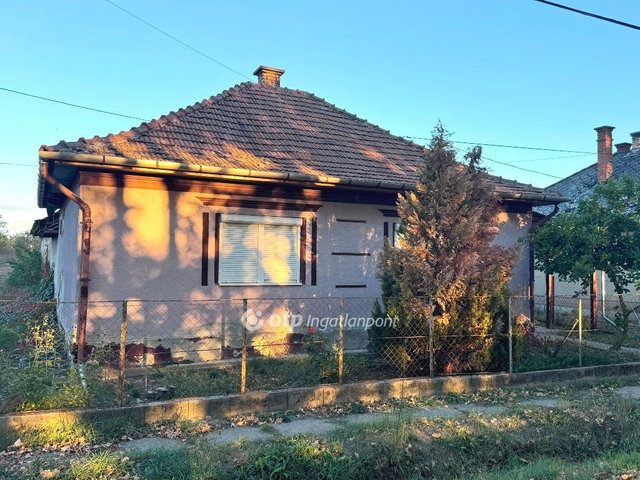 Eladó családi ház, Tiszacsegén 23 M Ft, 3 szobás