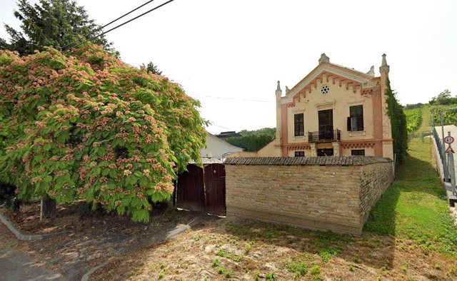 Eladó családi ház, Szekszárdon, Bor utcában 135 M Ft, 6 szobás