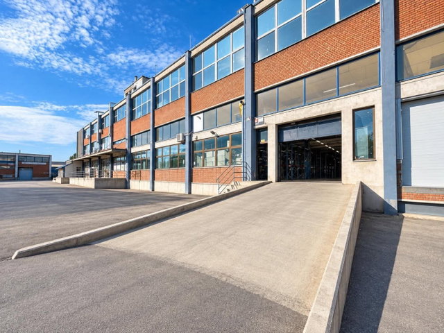 Kiadó ipari ingatlan, Szegeden 2600 E Ft / hó